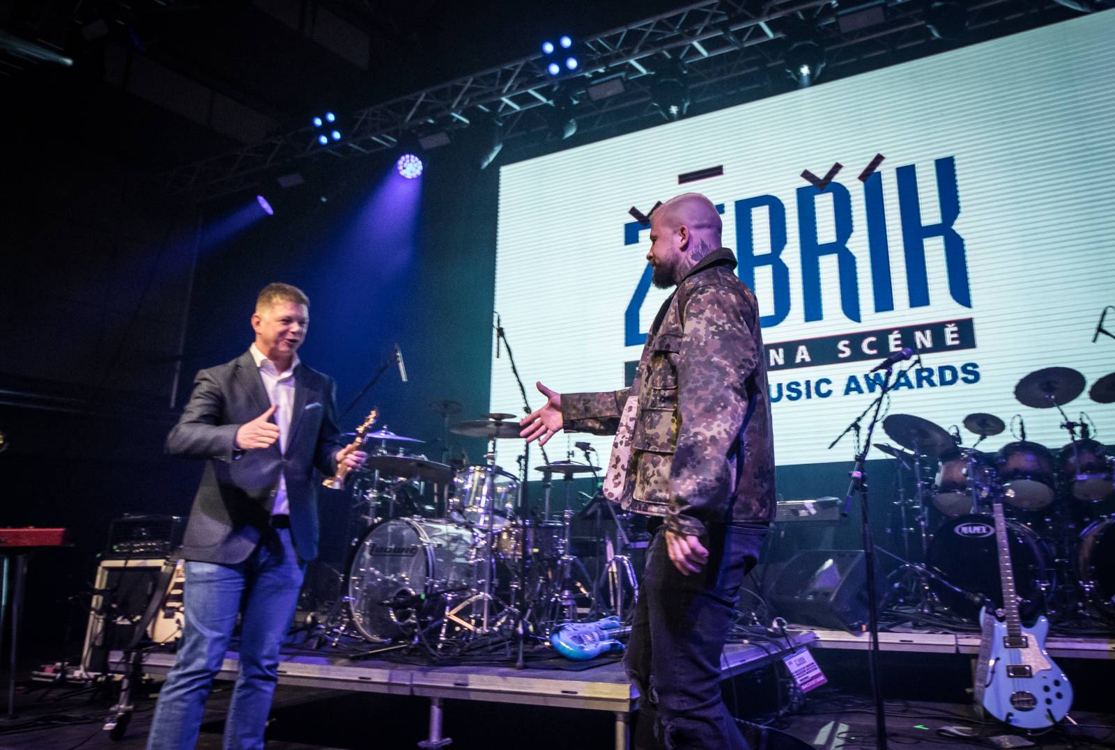 Dojemné vzpomínání na Mira Žbirku a Davida Stypku i polibek Matěje Rupperta s Xavierem Baumaxou. Takový byl 30. ročník Žebříku