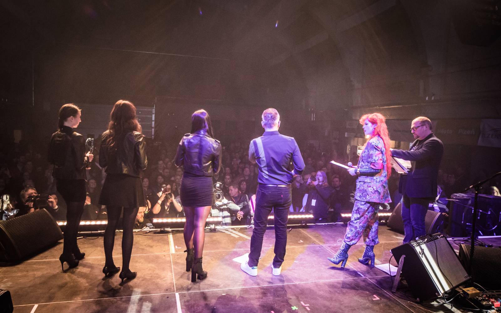 Dojemné vzpomínání na Mira Žbirku a Davida Stypku i polibek Matěje Rupperta s Xavierem Baumaxou. Takový byl 30. ročník Žebříku