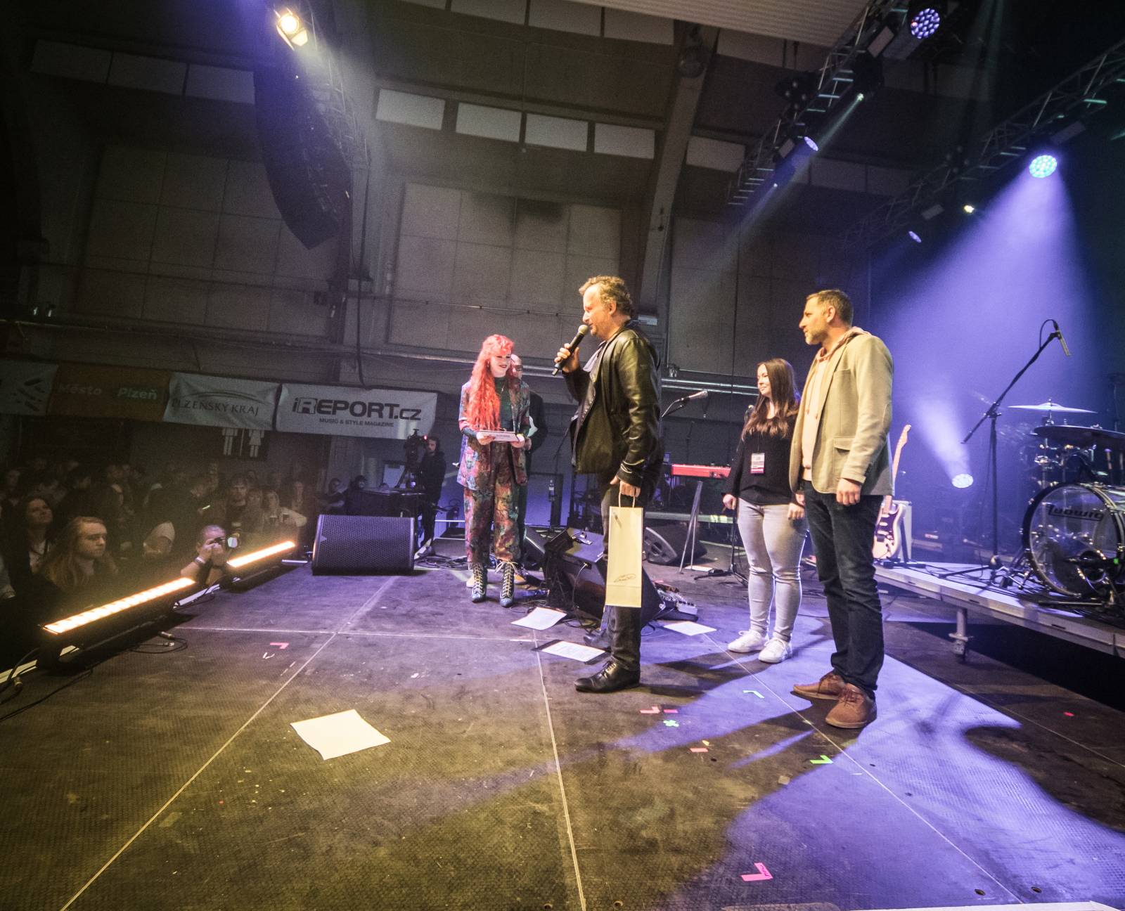 Dojemné vzpomínání na Mira Žbirku a Davida Stypku i polibek Matěje Rupperta s Xavierem Baumaxou. Takový byl 30. ročník Žebříku