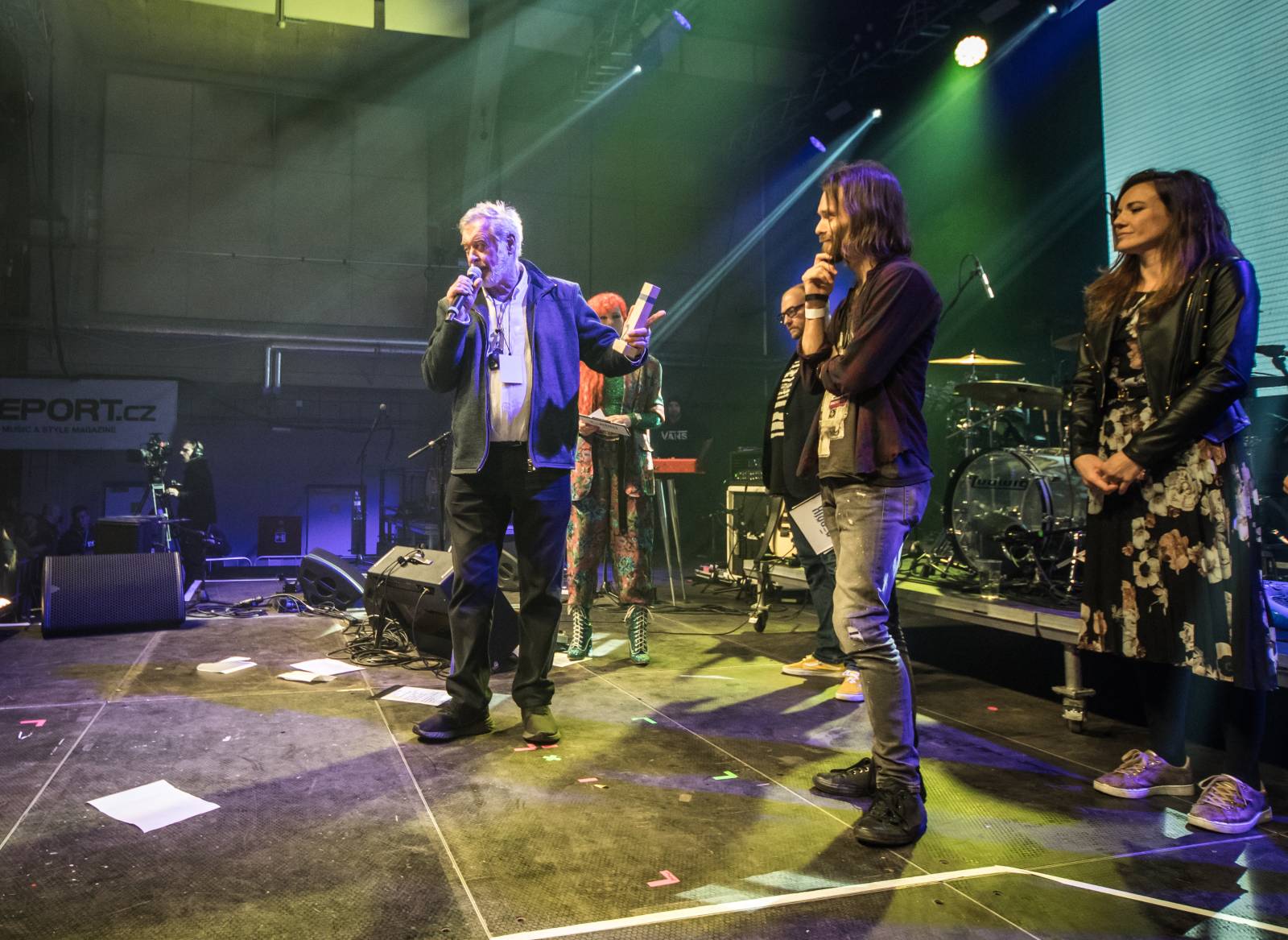 Dojemné vzpomínání na Mira Žbirku a Davida Stypku i polibek Matěje Rupperta s Xavierem Baumaxou. Takový byl 30. ročník Žebříku