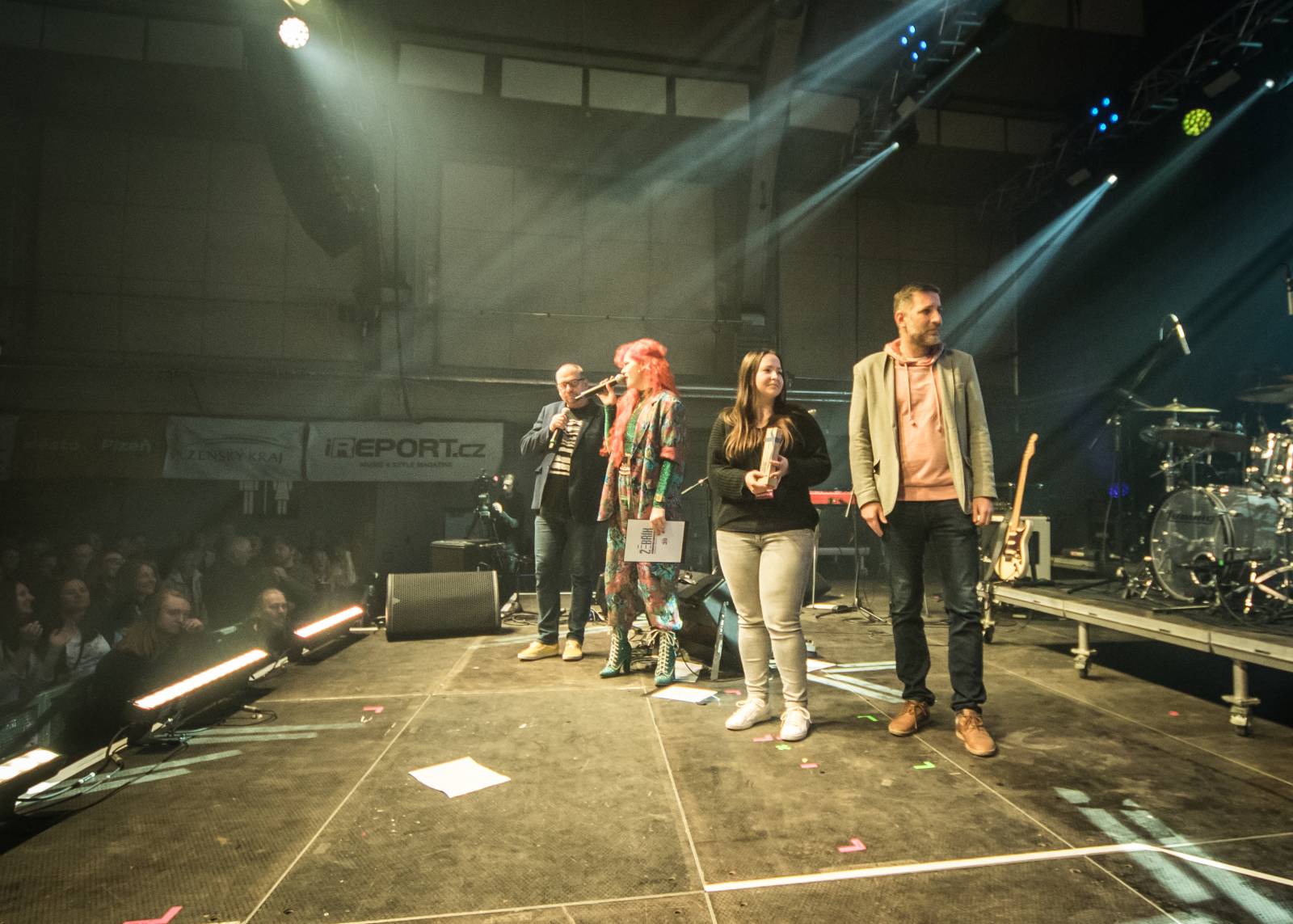 Dojemné vzpomínání na Mira Žbirku a Davida Stypku i polibek Matěje Rupperta s Xavierem Baumaxou. Takový byl 30. ročník Žebříku