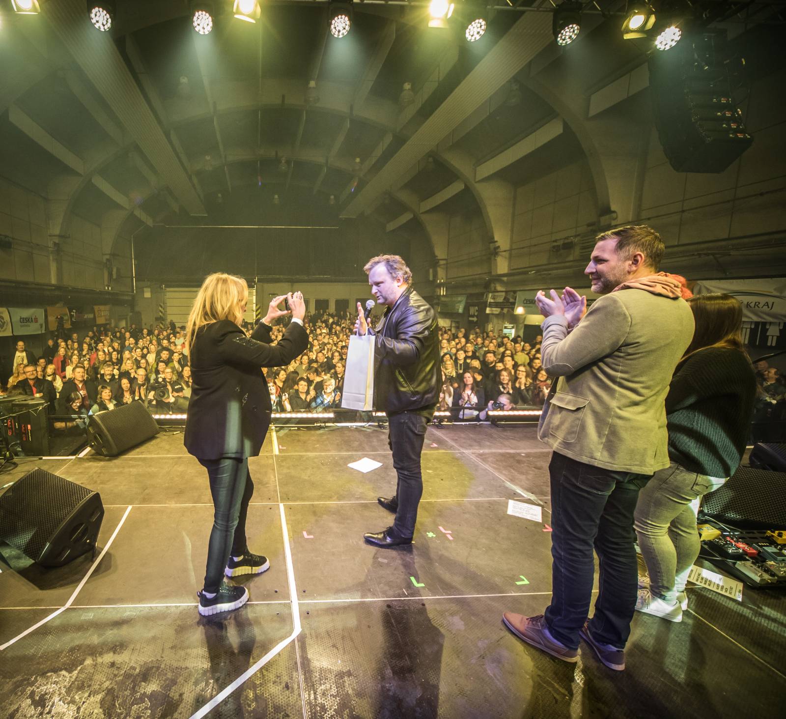 Dojemné vzpomínání na Mira Žbirku a Davida Stypku i polibek Matěje Rupperta s Xavierem Baumaxou. Takový byl 30. ročník Žebříku