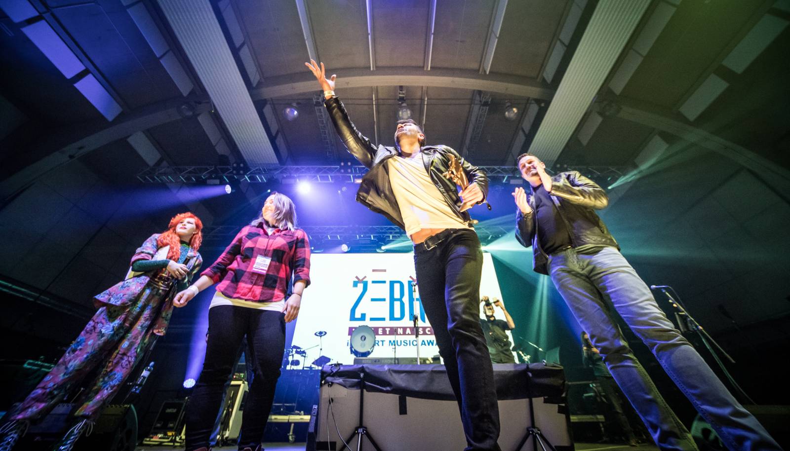 Dojemné vzpomínání na Mira Žbirku a Davida Stypku i polibek Matěje Rupperta s Xavierem Baumaxou. Takový byl 30. ročník Žebříku