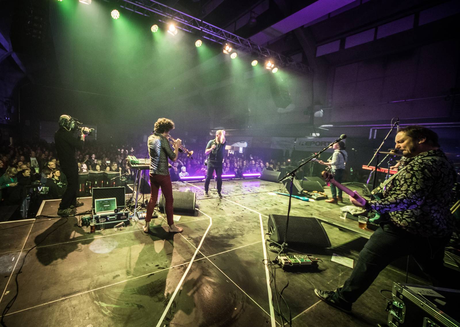 Dojemné vzpomínání na Mira Žbirku a Davida Stypku i polibek Matěje Rupperta s Xavierem Baumaxou. Takový byl 30. ročník Žebříku