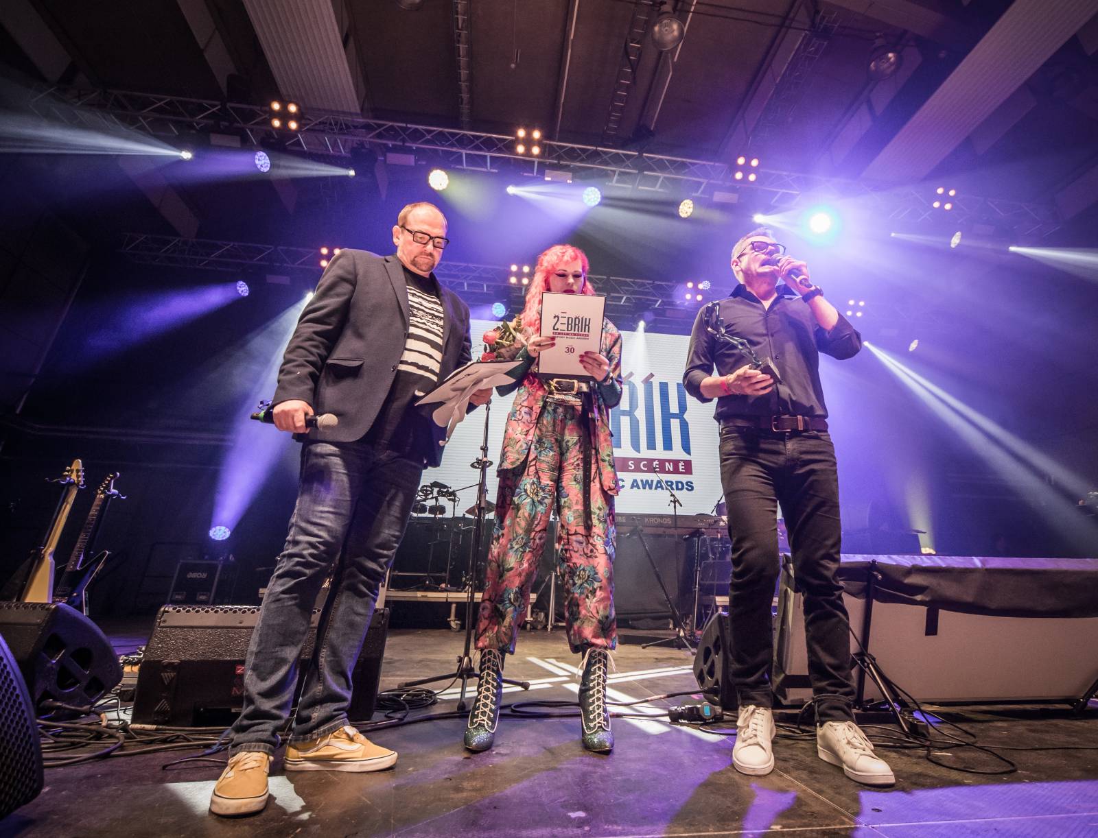 Dojemné vzpomínání na Mira Žbirku a Davida Stypku i polibek Matěje Rupperta s Xavierem Baumaxou. Takový byl 30. ročník Žebříku