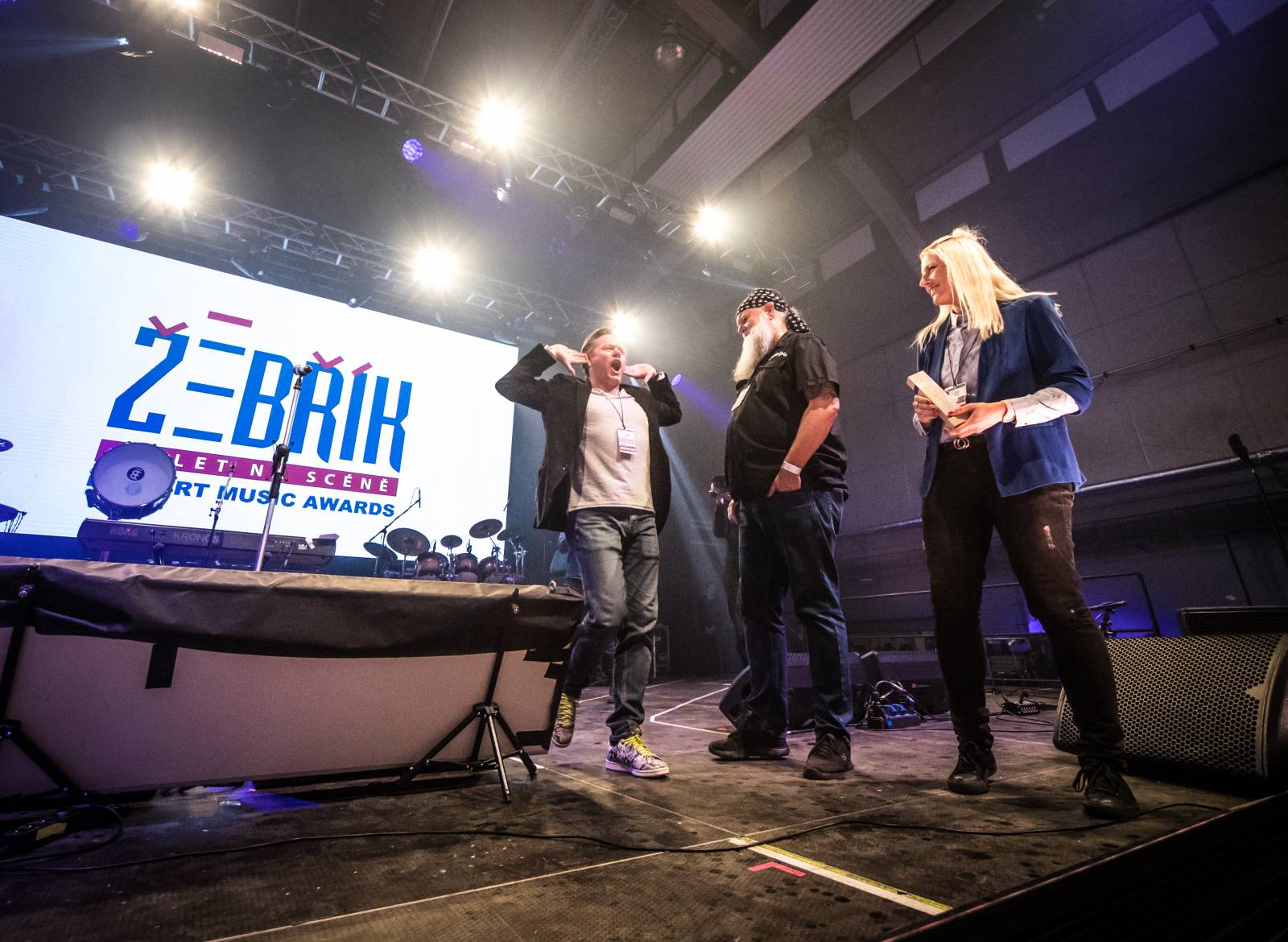 Dojemné vzpomínání na Mira Žbirku a Davida Stypku i polibek Matěje Rupperta s Xavierem Baumaxou. Takový byl 30. ročník Žebříku