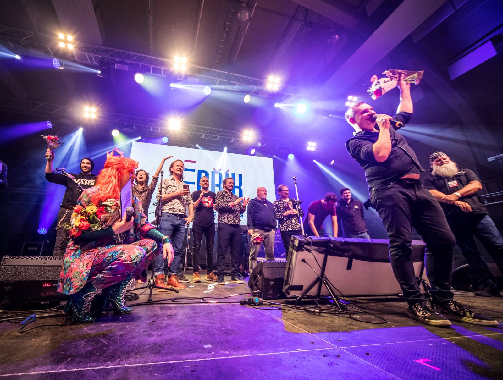 Dojemné vzpomínání na Mira Žbirku a Davida Stypku i polibek Matěje Rupperta s Xavierem Baumaxou. Takový byl 30. ročník Žebříku