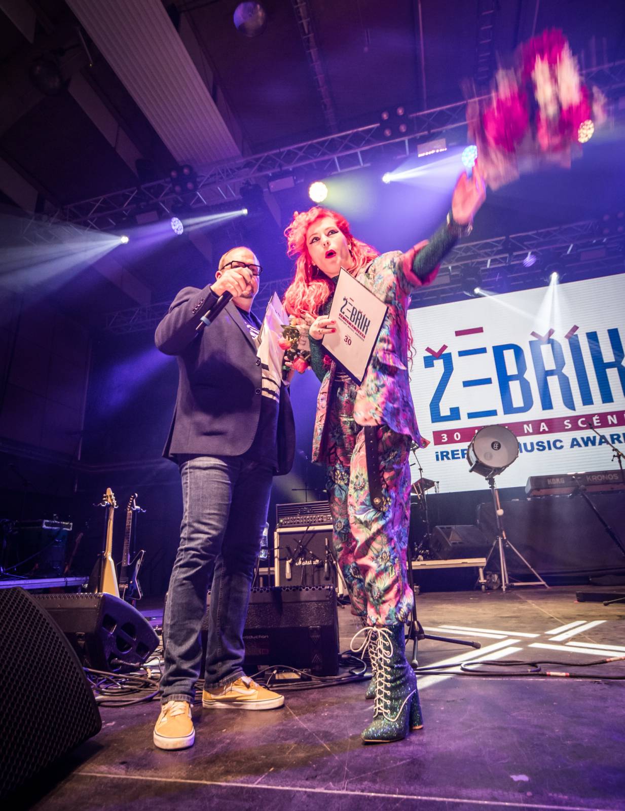 Dojemné vzpomínání na Mira Žbirku a Davida Stypku i polibek Matěje Rupperta s Xavierem Baumaxou. Takový byl 30. ročník Žebříku