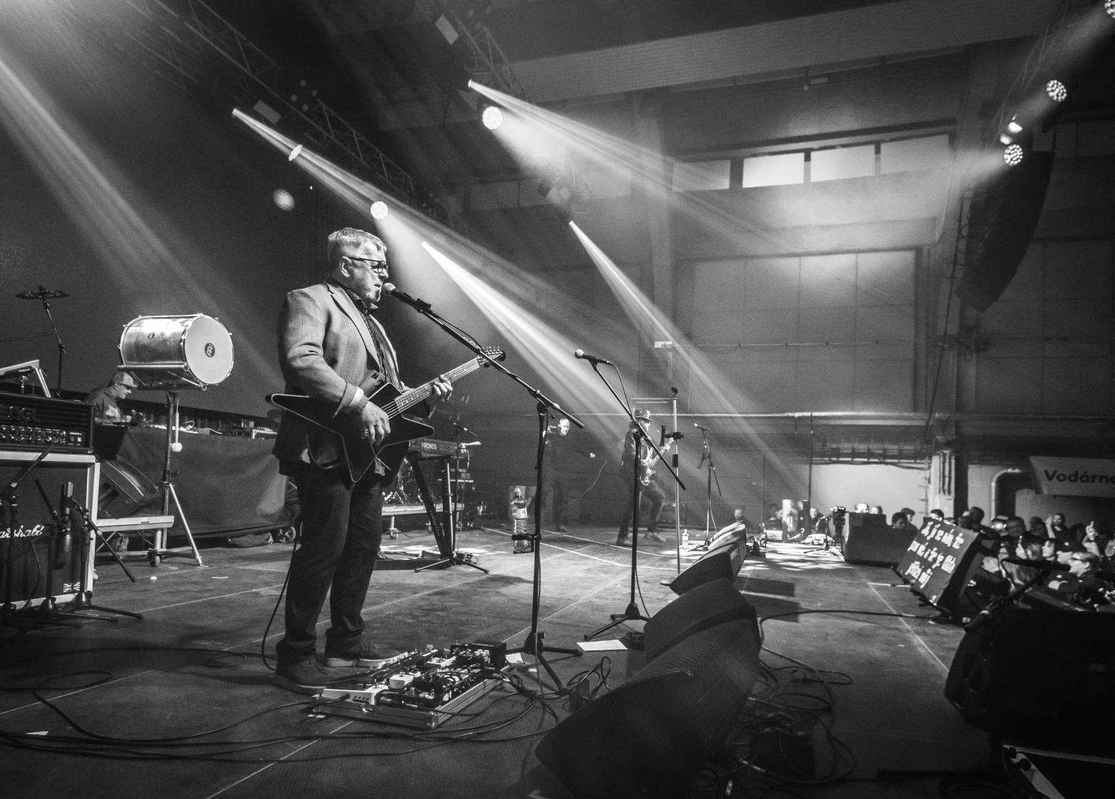 Dojemné vzpomínání na Mira Žbirku a Davida Stypku i polibek Matěje Rupperta s Xavierem Baumaxou. Takový byl 30. ročník Žebříku