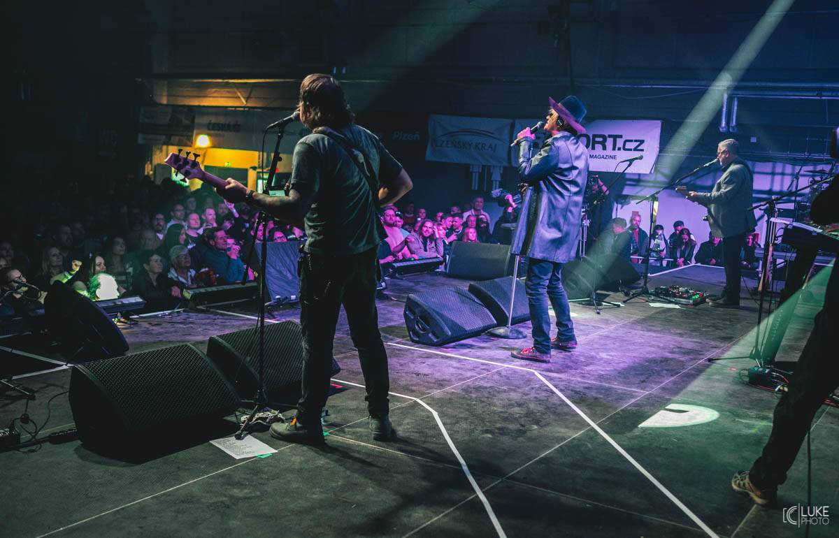 Žebřík přinesl smích i slzy dojetí. Hvězdy byly fanouškům na dosah