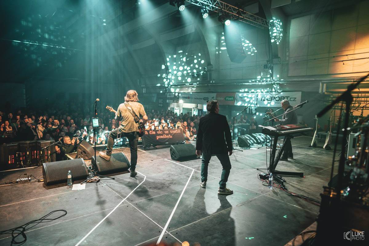 Žebřík přinesl smích i slzy dojetí. Hvězdy byly fanouškům na dosah