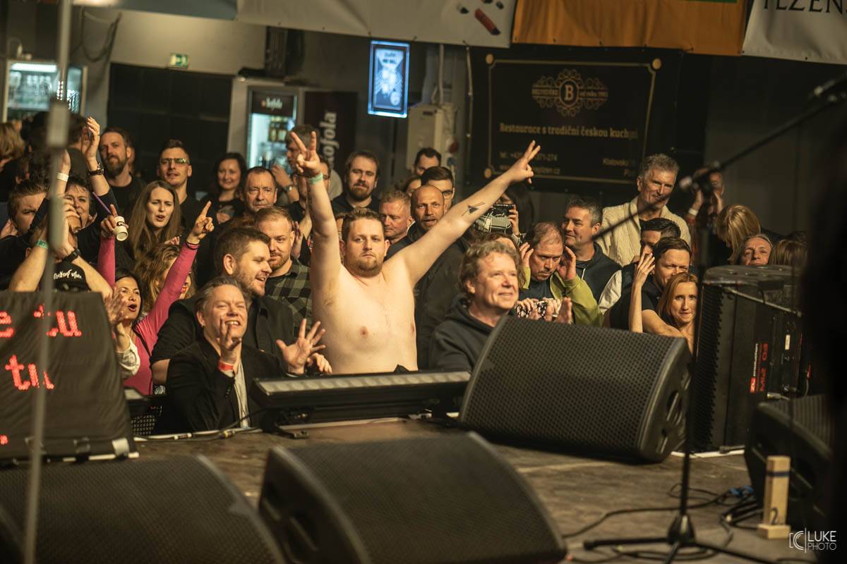 Žebřík přinesl smích i slzy dojetí. Hvězdy byly fanouškům na dosah