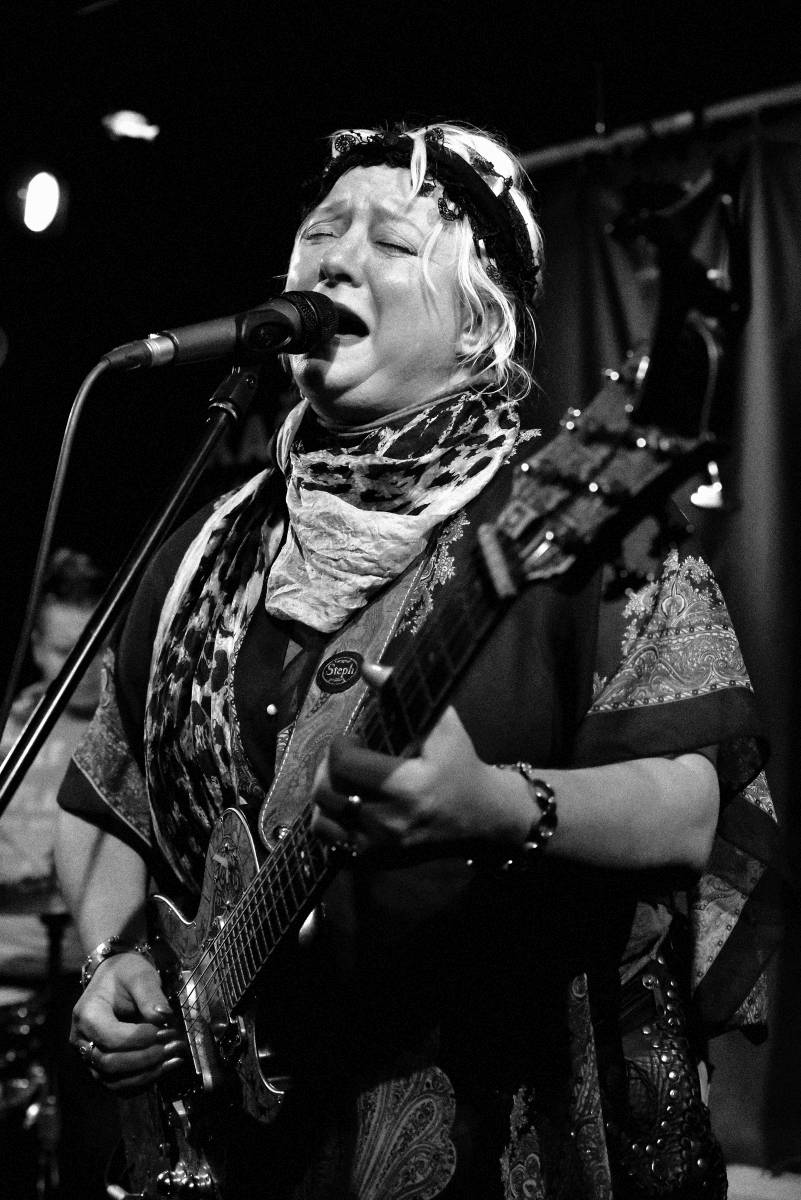 První dáma britského blues Bex Marshall řádila v Kaštanu v Praze