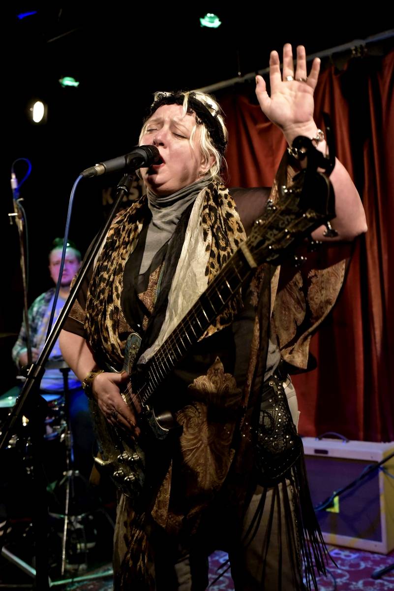 První dáma britského blues Bex Marshall řádila v Kaštanu v Praze