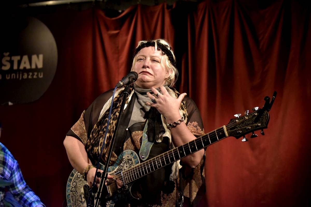 První dáma britského blues Bex Marshall řádila v Kaštanu v Praze