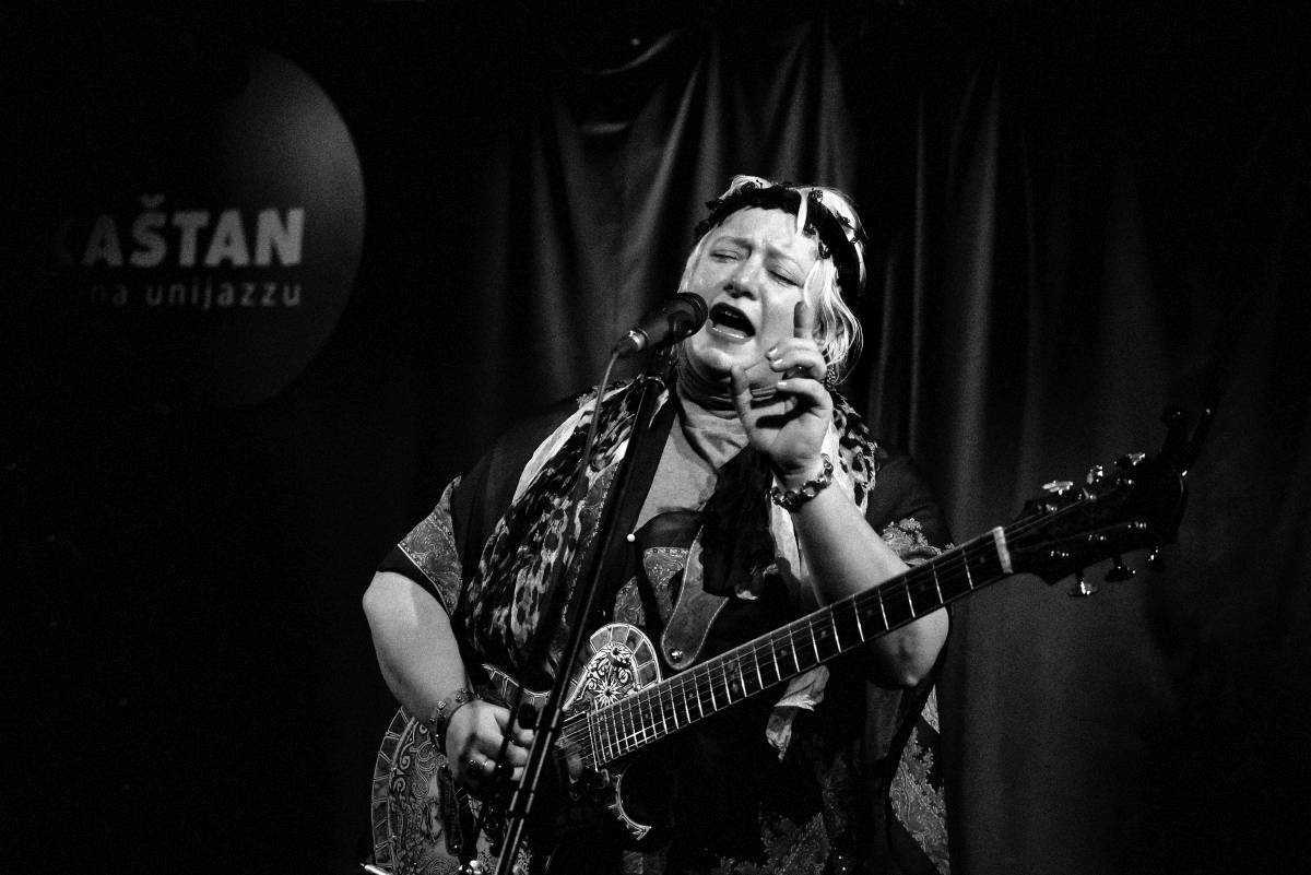 První dáma britského blues Bex Marshall řádila v Kaštanu v Praze