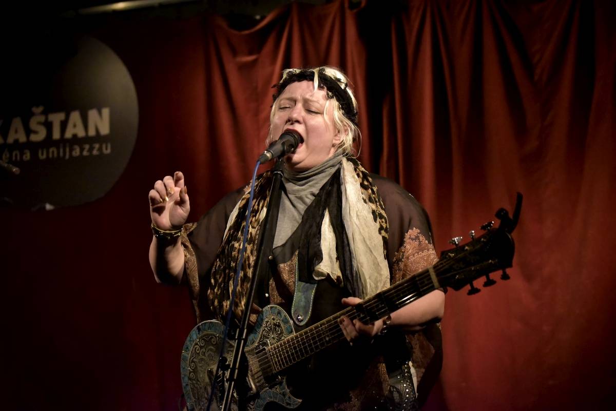 První dáma britského blues Bex Marshall řádila v Kaštanu v Praze