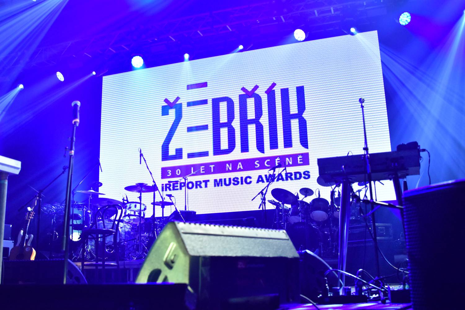 Žebřík 2021 - show, která trvala až do rána. Na pódiu řádili Xavier Baumaxa, Mig 21, Pražský výběr a Donnie Darko