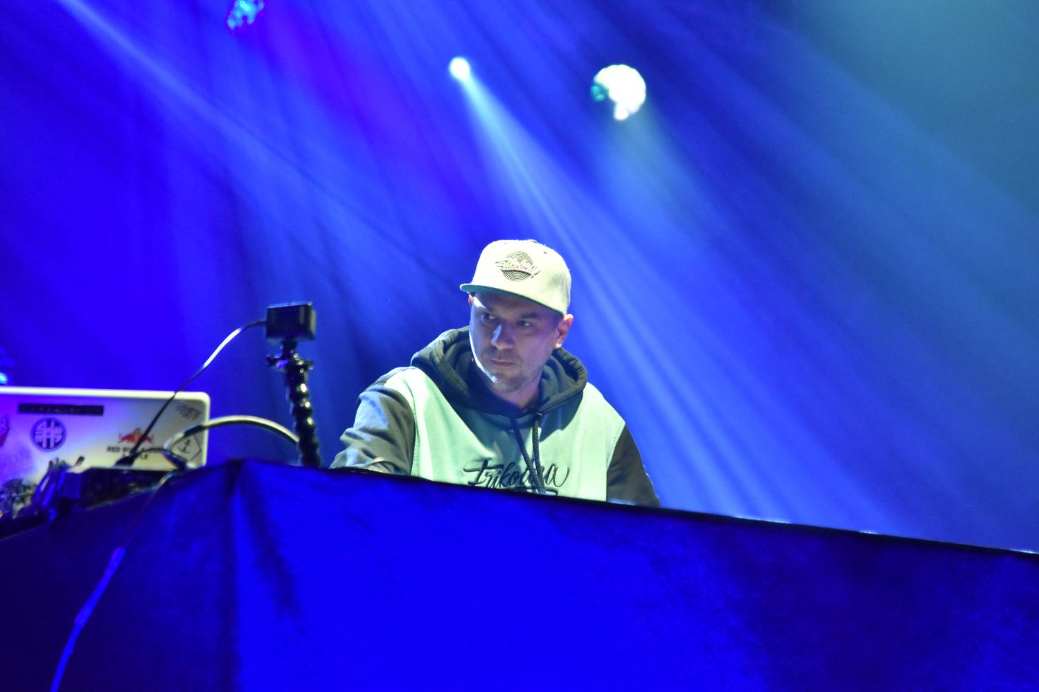 Žebřík 2021 - show, která trvala až do rána. Na pódiu řádili Xavier Baumaxa, Mig 21, Pražský výběr a Donnie Darko