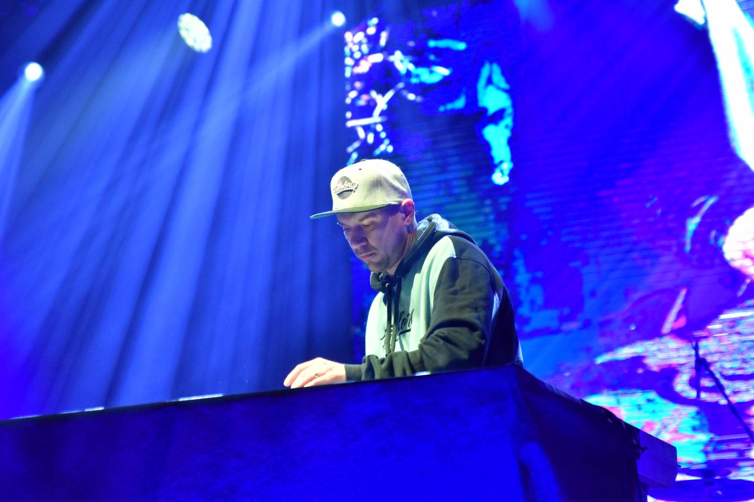 Žebřík 2021 - show, která trvala až do rána. Na pódiu řádili Xavier Baumaxa, Mig 21, Pražský výběr a Donnie Darko