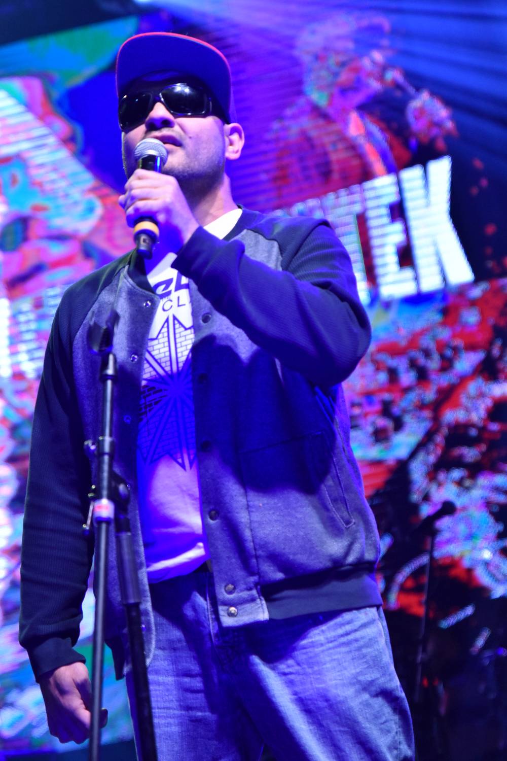 Žebřík 2021 - show, která trvala až do rána. Na pódiu řádili Xavier Baumaxa, Mig 21, Pražský výběr a Donnie Darko