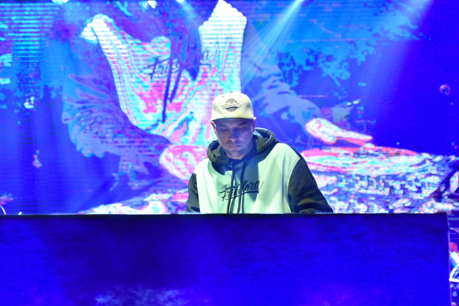 Žebřík 2021 - show, která trvala až do rána. Na pódiu řádili Xavier Baumaxa, Mig 21, Pražský výběr a Donnie Darko