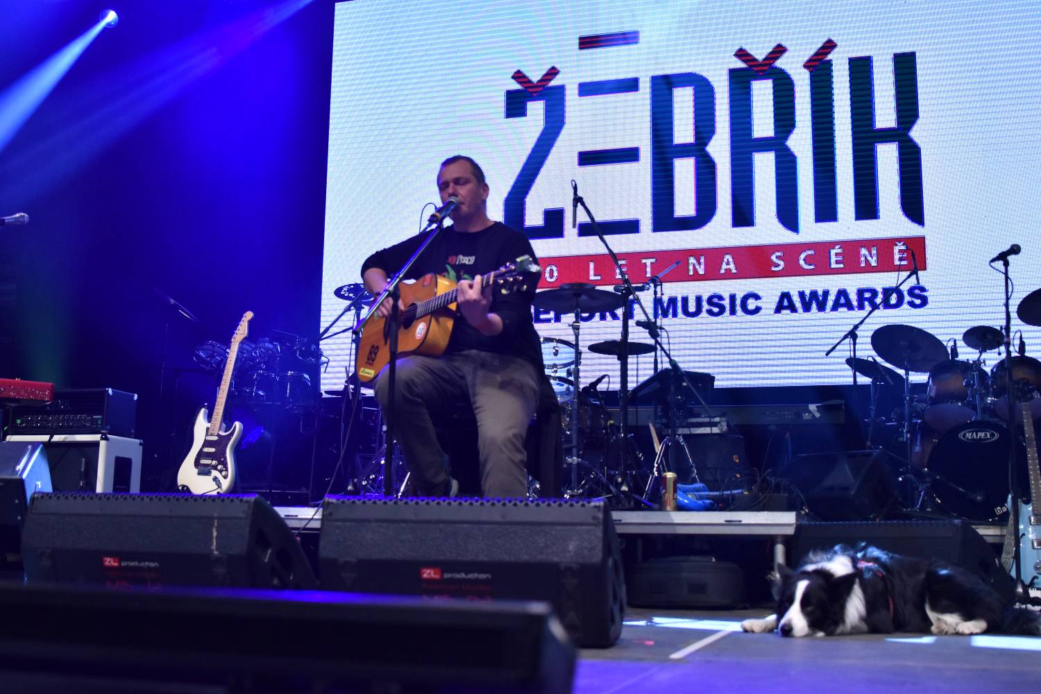 Žebřík 2021 - show, která trvala až do rána. Na pódiu řádili Xavier Baumaxa, Mig 21, Pražský výběr a Donnie Darko