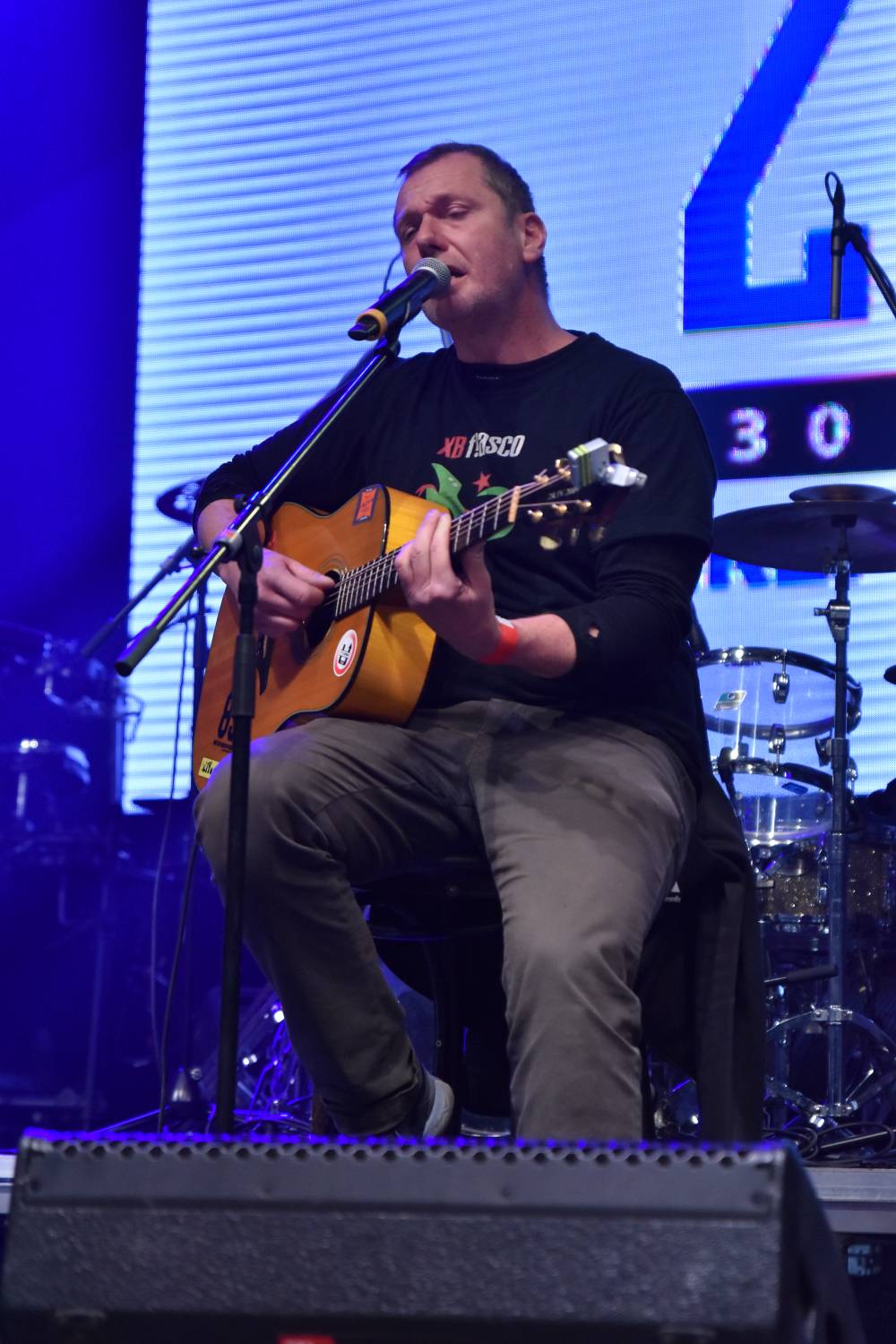 Žebřík 2021 - show, která trvala až do rána. Na pódiu řádili Xavier Baumaxa, Mig 21, Pražský výběr a Donnie Darko