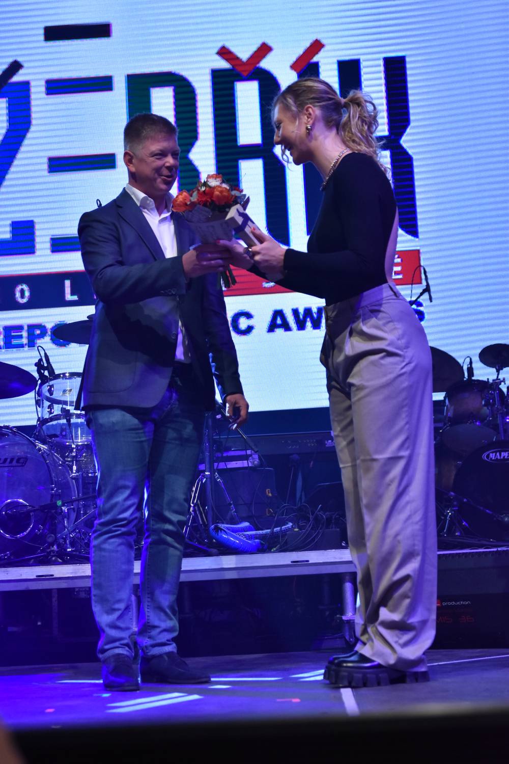 Žebřík 2021 - show, která trvala až do rána. Na pódiu řádili Xavier Baumaxa, Mig 21, Pražský výběr a Donnie Darko