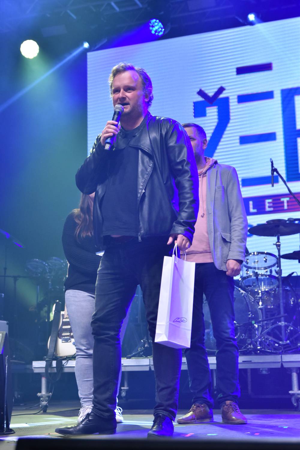 Žebřík 2021 - show, která trvala až do rána. Na pódiu řádili Xavier Baumaxa, Mig 21, Pražský výběr a Donnie Darko