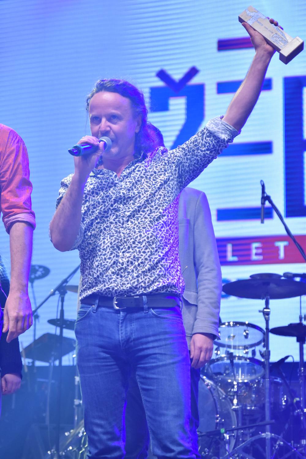 Žebřík 2021 - show, která trvala až do rána. Na pódiu řádili Xavier Baumaxa, Mig 21, Pražský výběr a Donnie Darko