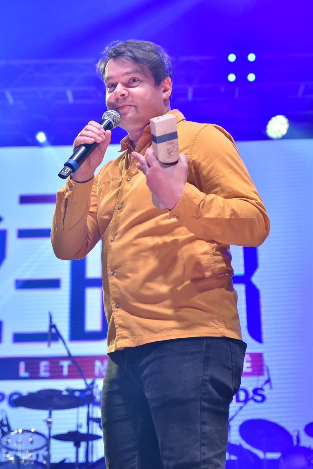 Žebřík 2021 - show, která trvala až do rána. Na pódiu řádili Xavier Baumaxa, Mig 21, Pražský výběr a Donnie Darko