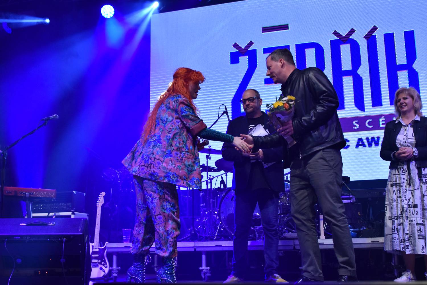 Žebřík 2021 - show, která trvala až do rána. Na pódiu řádili Xavier Baumaxa, Mig 21, Pražský výběr a Donnie Darko