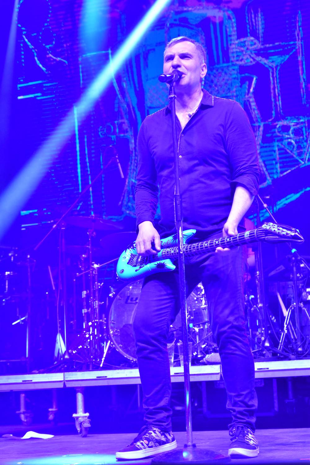 Žebřík 2021 - show, která trvala až do rána. Na pódiu řádili Xavier Baumaxa, Mig 21, Pražský výběr a Donnie Darko