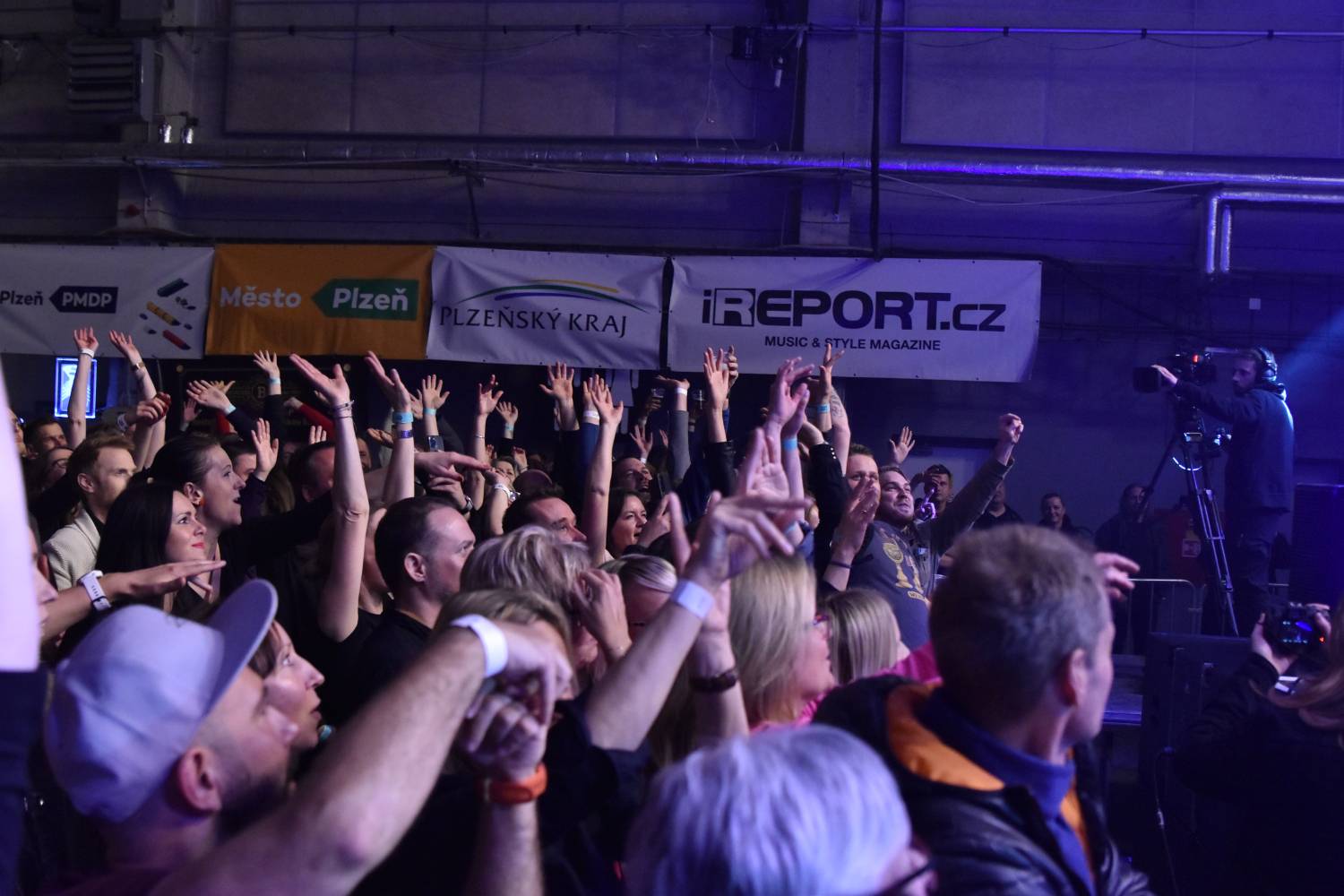 Žebřík 2021 - show, která trvala až do rána. Na pódiu řádili Xavier Baumaxa, Mig 21, Pražský výběr a Donnie Darko