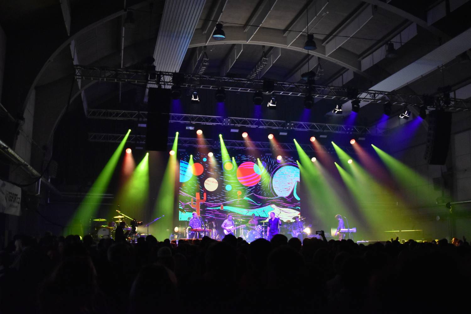 Žebřík 2021 - show, která trvala až do rána. Na pódiu řádili Xavier Baumaxa, Mig 21, Pražský výběr a Donnie Darko