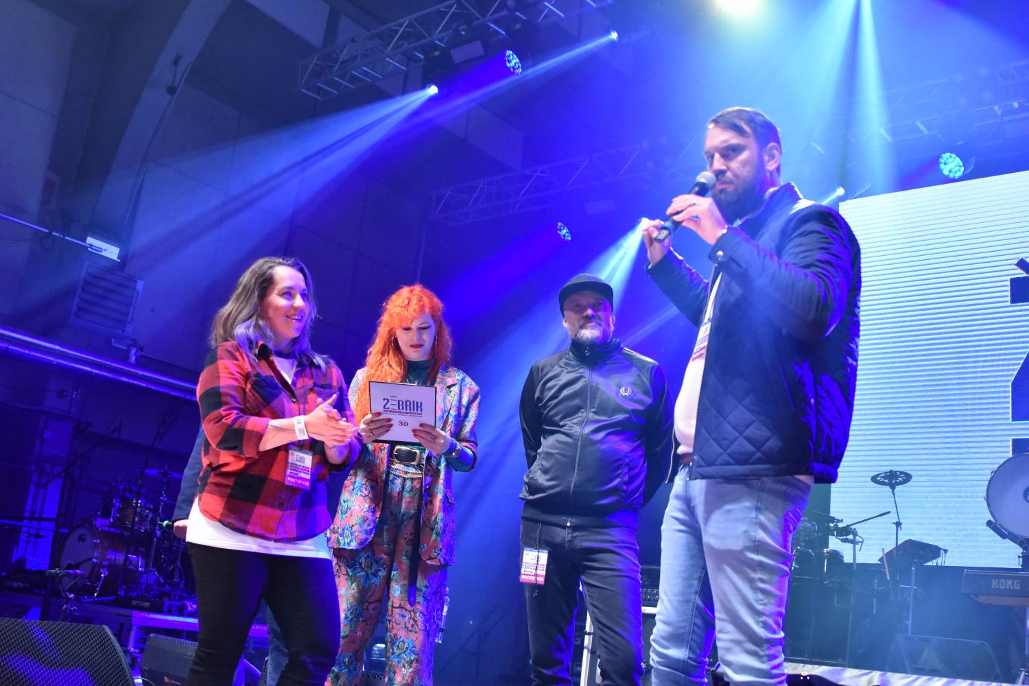 Žebřík 2021 - show, která trvala až do rána. Na pódiu řádili Xavier Baumaxa, Mig 21, Pražský výběr a Donnie Darko