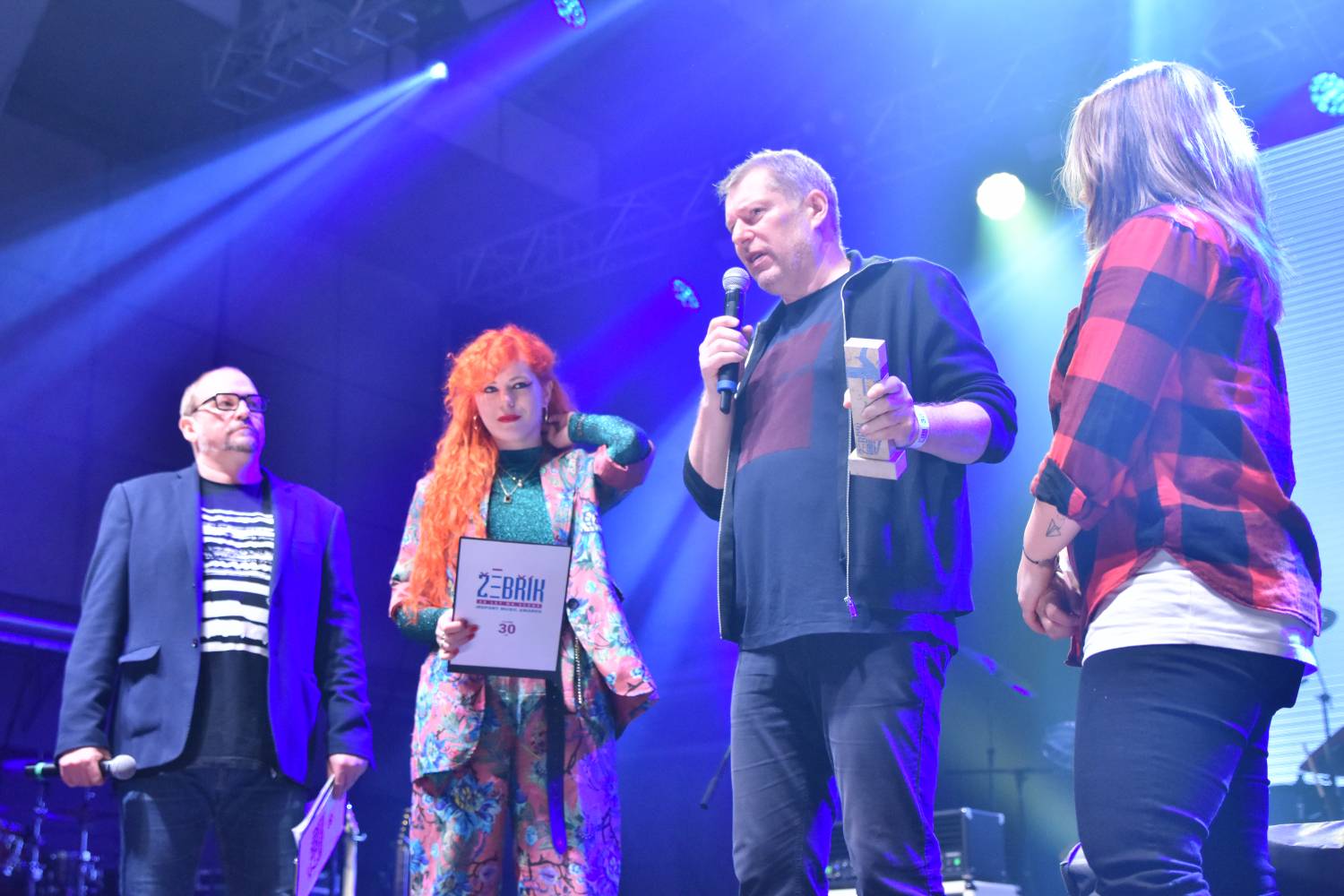 Žebřík 2021 - show, která trvala až do rána. Na pódiu řádili Xavier Baumaxa, Mig 21, Pražský výběr a Donnie Darko