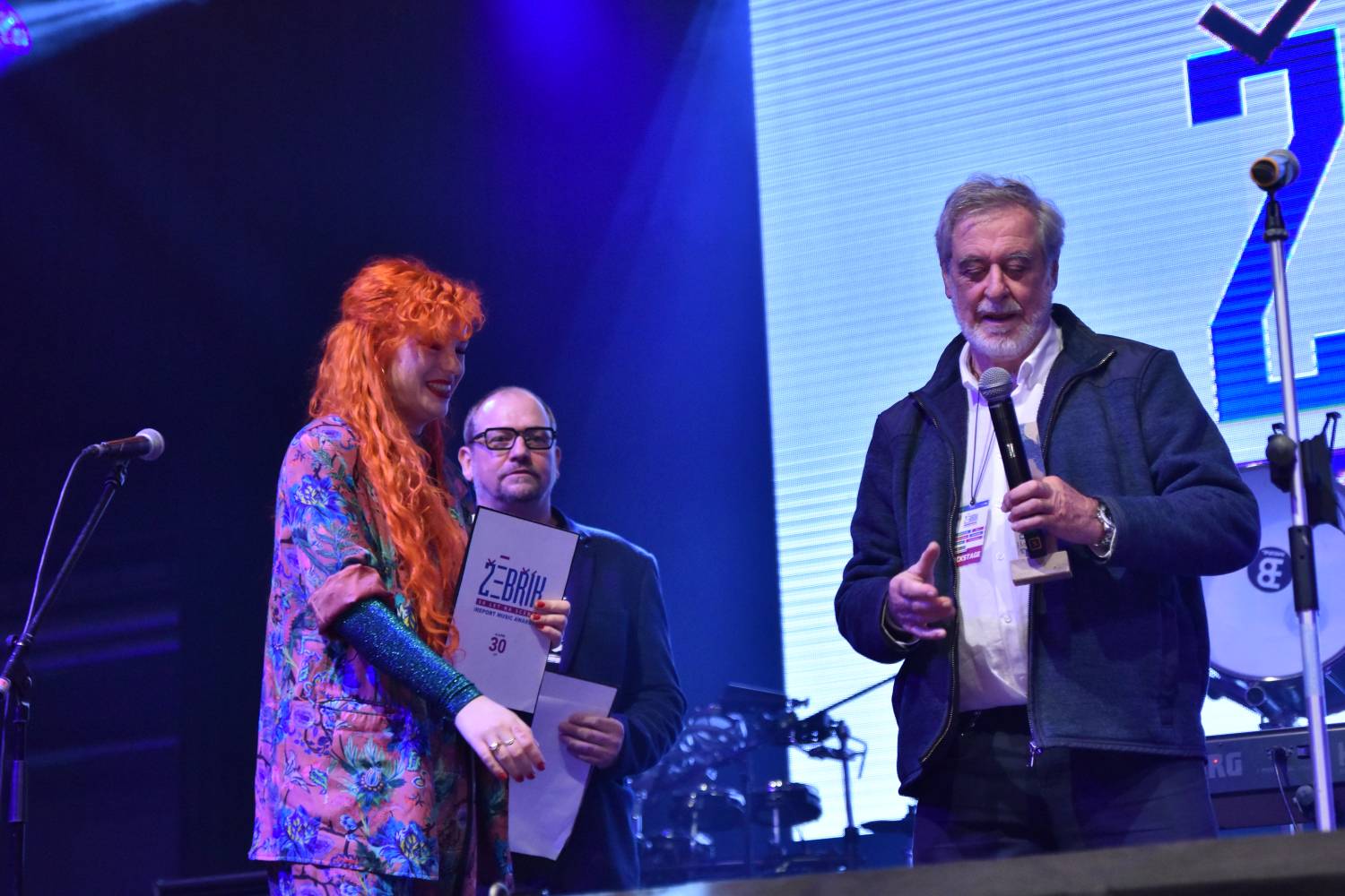 Žebřík 2021 - show, která trvala až do rána. Na pódiu řádili Xavier Baumaxa, Mig 21, Pražský výběr a Donnie Darko