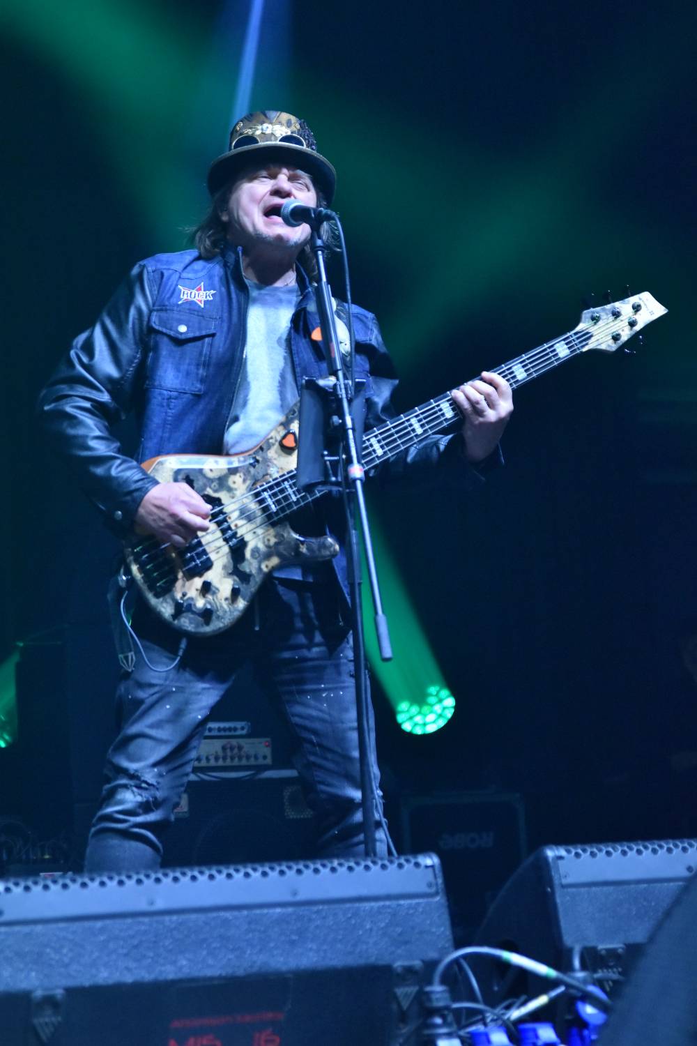 Žebřík 2021 - show, která trvala až do rána. Na pódiu řádili Xavier Baumaxa, Mig 21, Pražský výběr a Donnie Darko