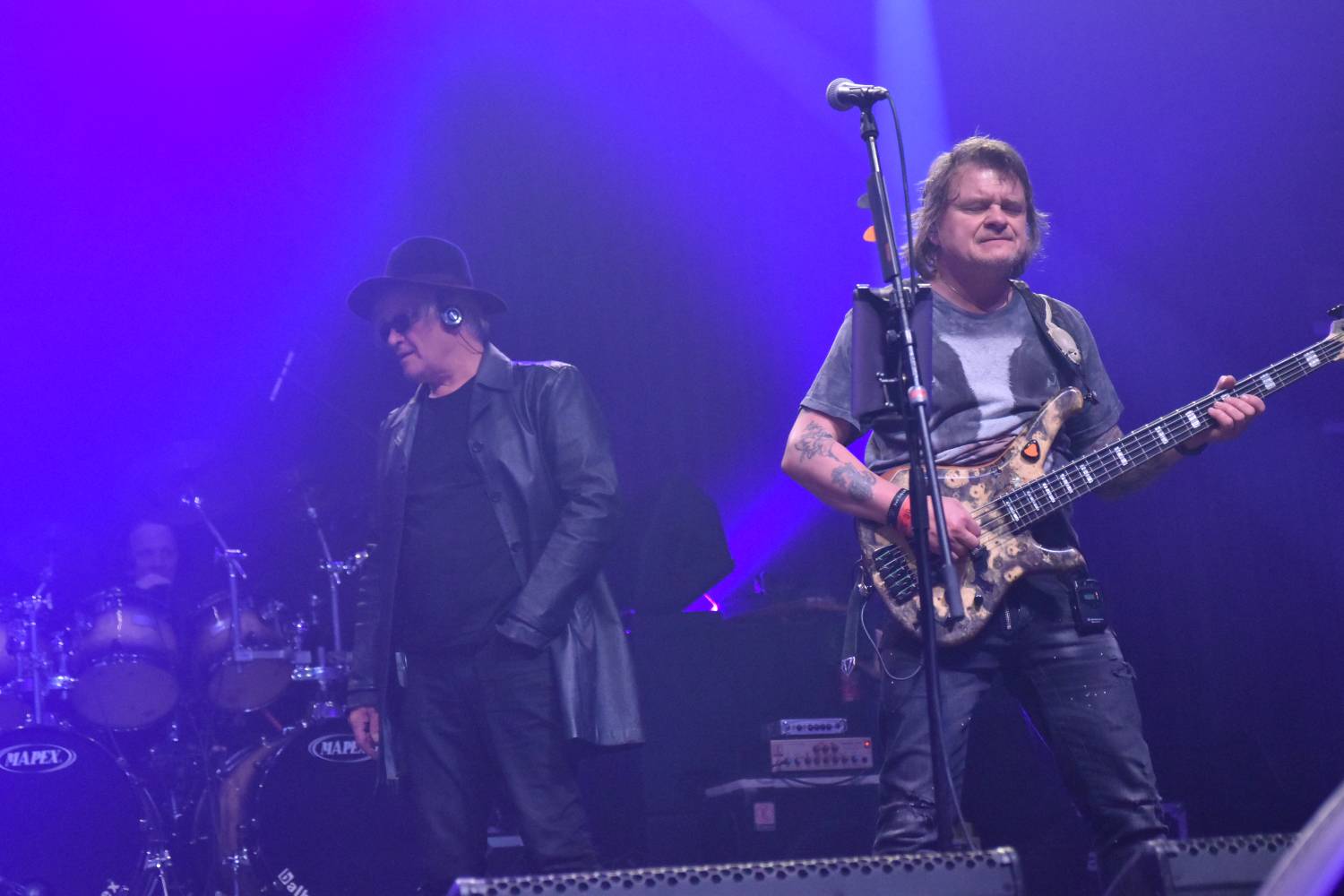 Žebřík 2021 - show, která trvala až do rána. Na pódiu řádili Xavier Baumaxa, Mig 21, Pražský výběr a Donnie Darko