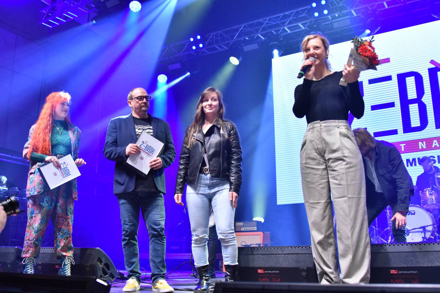 Žebřík 2021 - show, která trvala až do rána. Na pódiu řádili Xavier Baumaxa, Mig 21, Pražský výběr a Donnie Darko