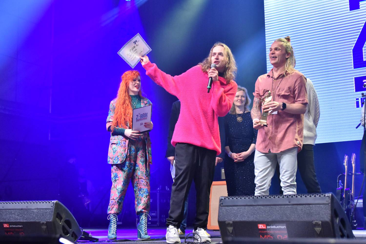 Žebřík 2021 - show, která trvala až do rána. Na pódiu řádili Xavier Baumaxa, Mig 21, Pražský výběr a Donnie Darko