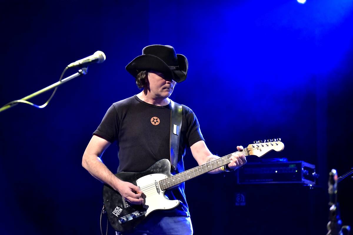 Pražská MeetFactory přivítala Red Bird Festival na podporu Ukrajiny, zahráli Jan Fic, Květy i Jakub König