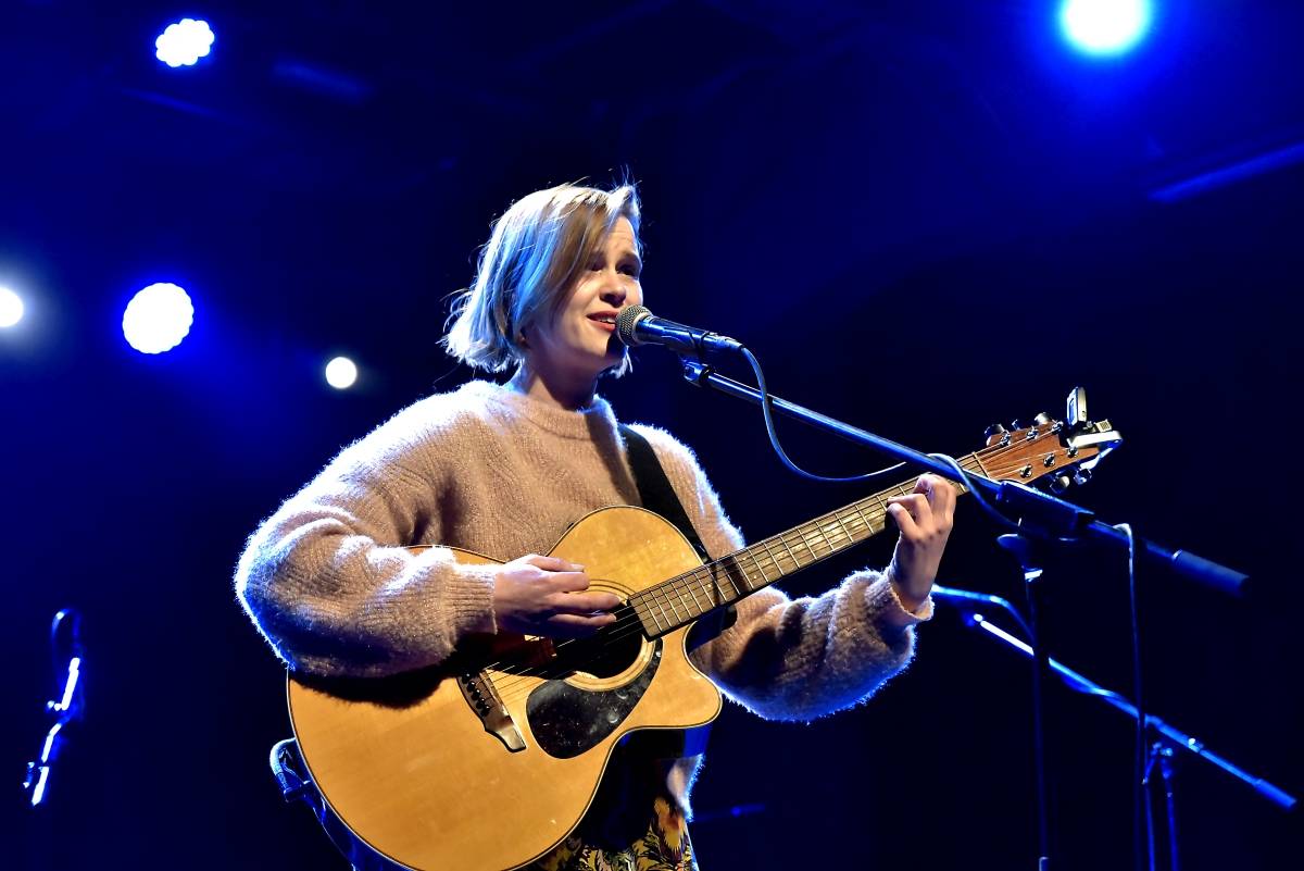 Pražská MeetFactory přivítala Red Bird Festival na podporu Ukrajiny, zahráli Jan Fic, Květy i Jakub König