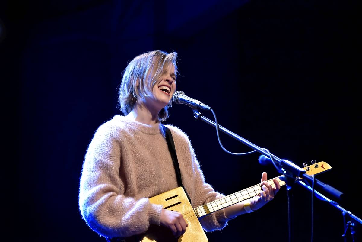 Pražská MeetFactory přivítala Red Bird Festival na podporu Ukrajiny, zahráli Jan Fic, Květy i Jakub König