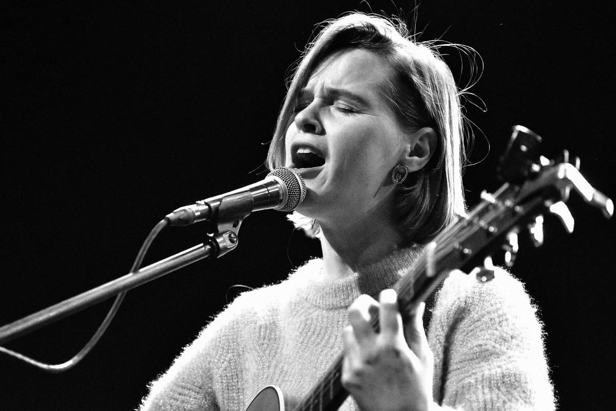 Pražská MeetFactory přivítala Red Bird Festival na podporu Ukrajiny, zahráli Jan Fic, Květy i Jakub König