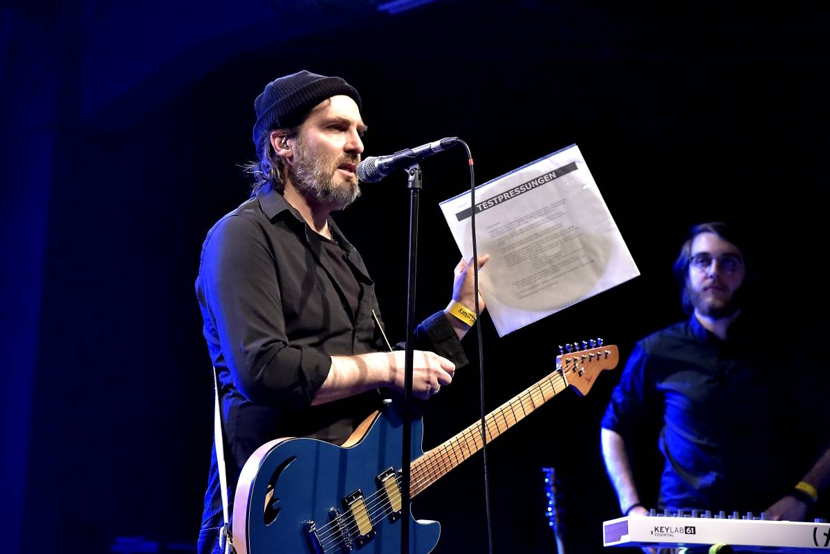 Pražská MeetFactory přivítala Red Bird Festival na podporu Ukrajiny, zahráli Jan Fic, Květy i Jakub König