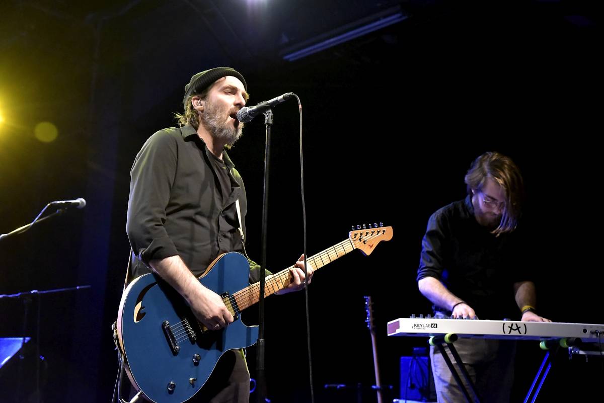 Pražská MeetFactory přivítala Red Bird Festival na podporu Ukrajiny, zahráli Jan Fic, Květy i Jakub König