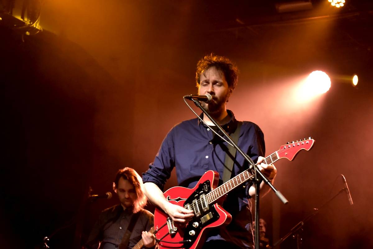 Pražská MeetFactory přivítala Red Bird Festival na podporu Ukrajiny, zahráli Jan Fic, Květy i Jakub König